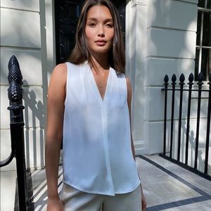 Babaton - sleeveless power blouse
